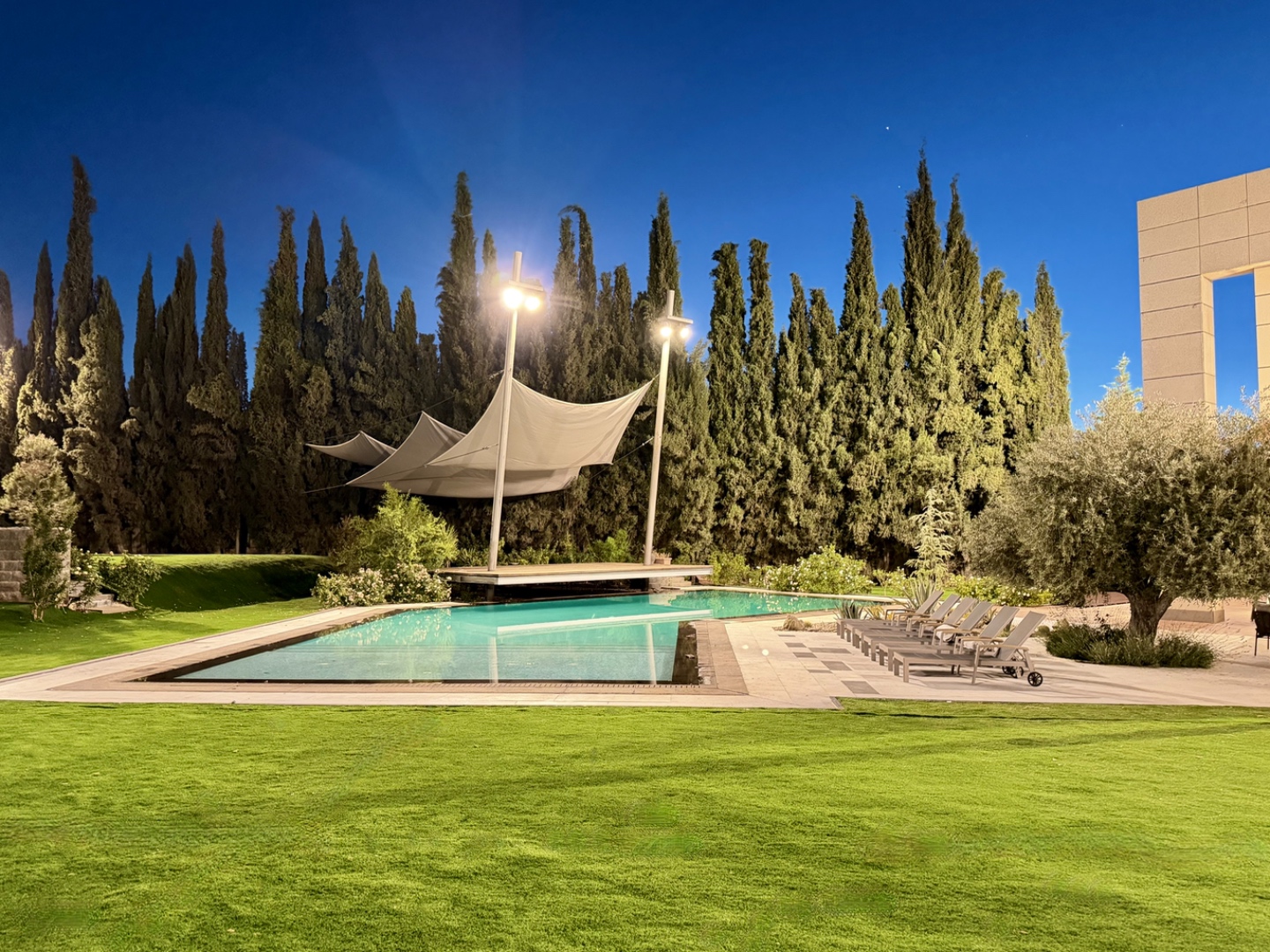 Pool with cantilevered sails