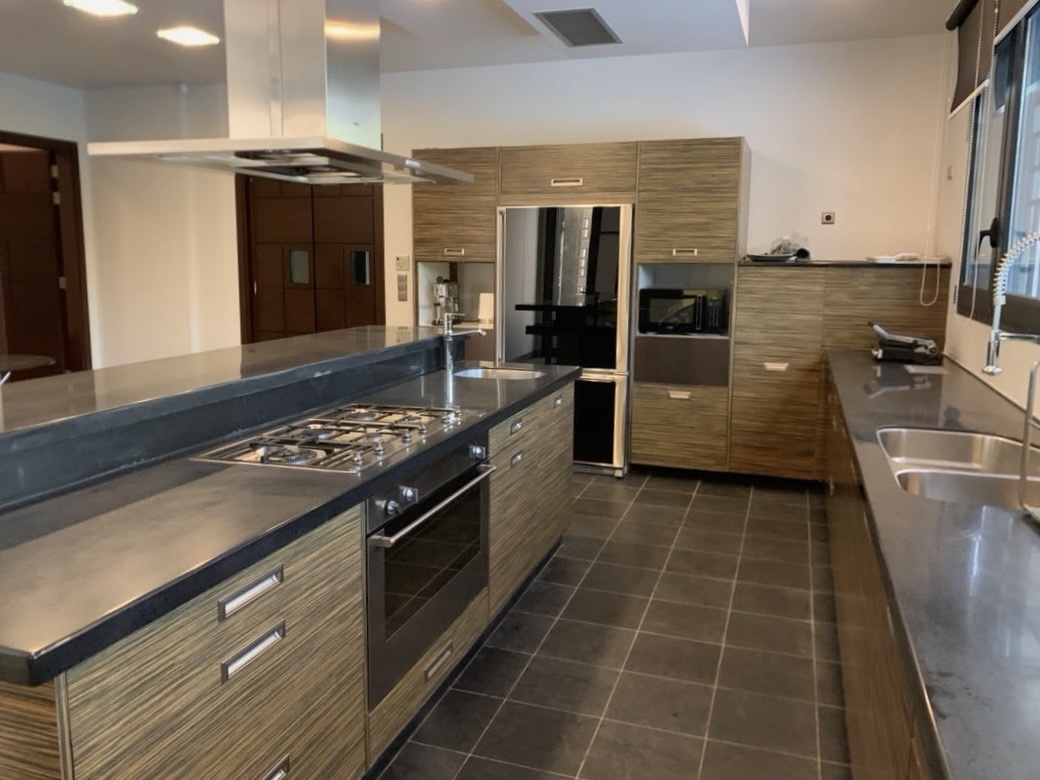 Kitchen cabinetry