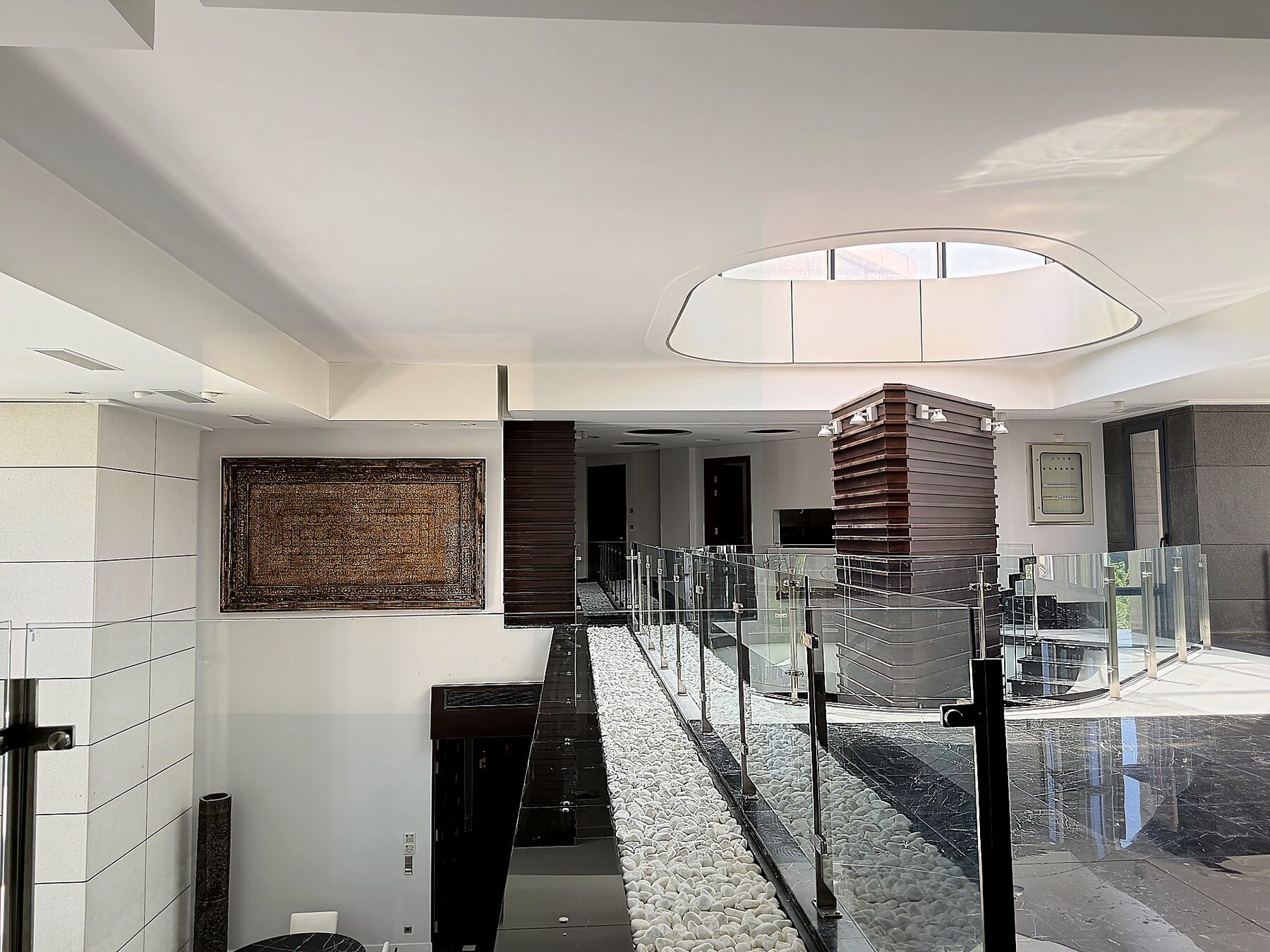 Pebble atrium