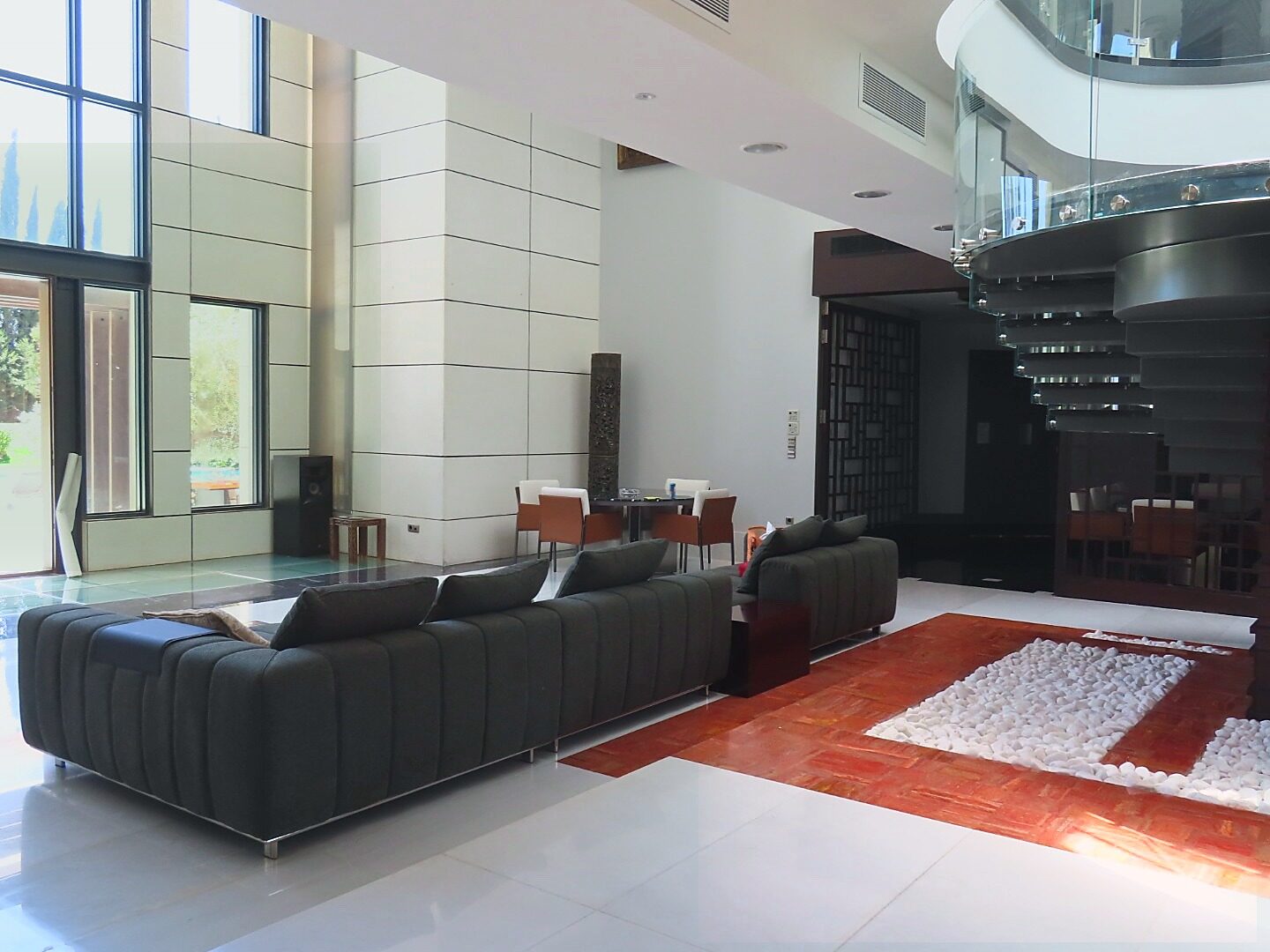 Salon columns